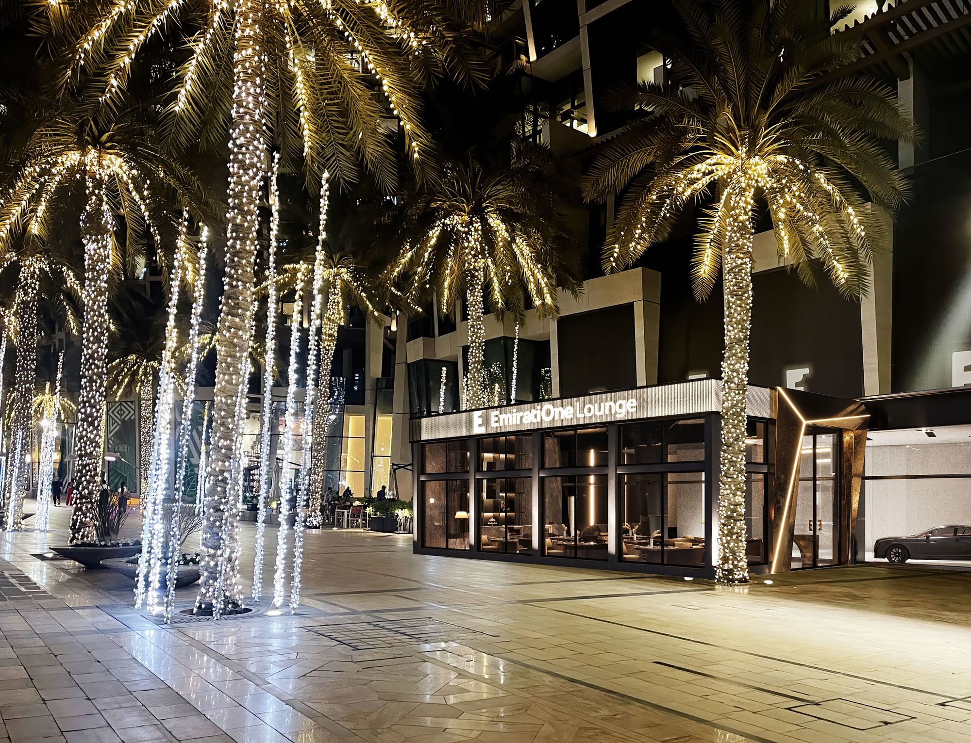 emiratione lounge carshow with palm trees